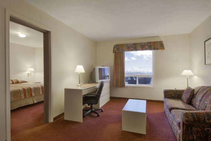 Room 8 of 12