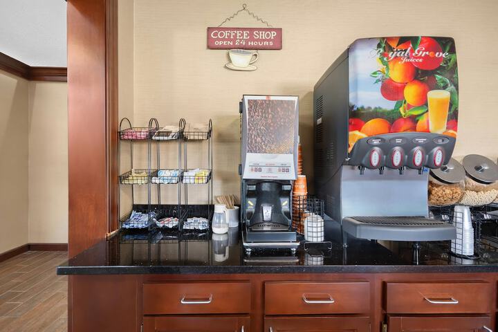 Comfort Inn & Suites Cincinnati Eastgate