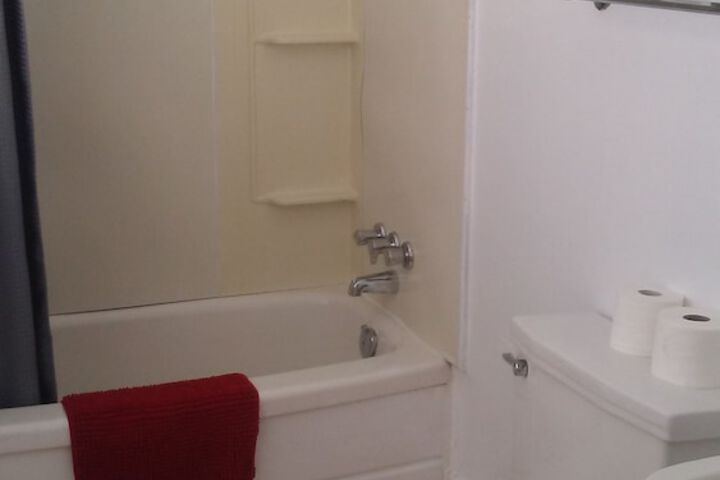 Room 32 of 46