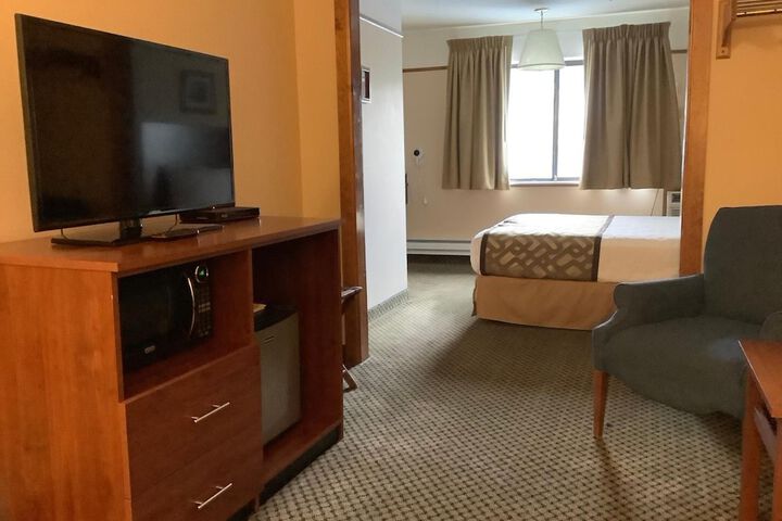 Luxury Inn & Suites