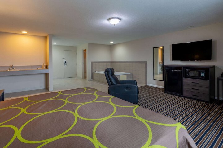 Super 8 by Wyndham Missouri Valley