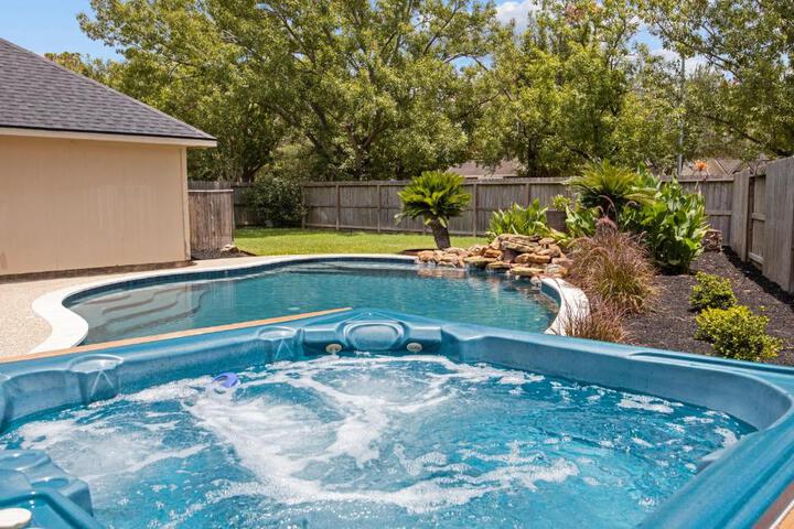 Upscale 4BR Cypress Home w Pool Hot Tub, Theater, Sleeps 20