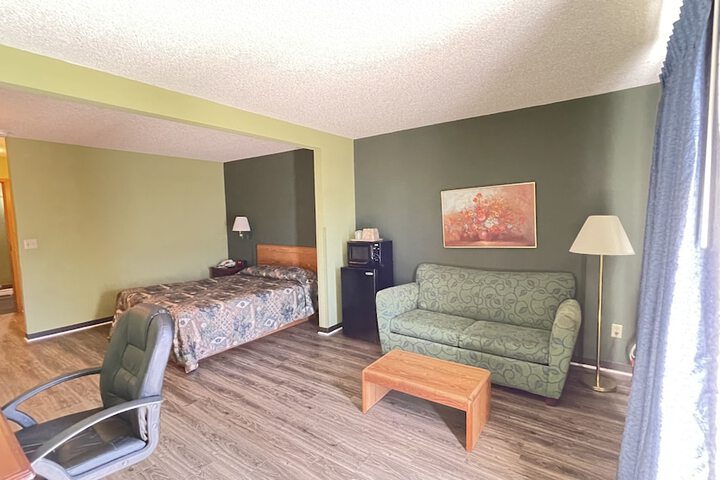 Room 14 of 80