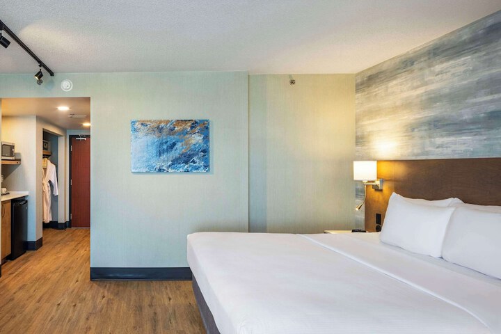 Room 28 of 60