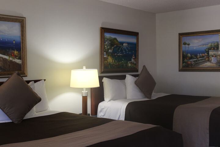 Ocairns Inn & Suites