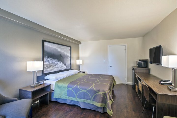 Room 12 of 24