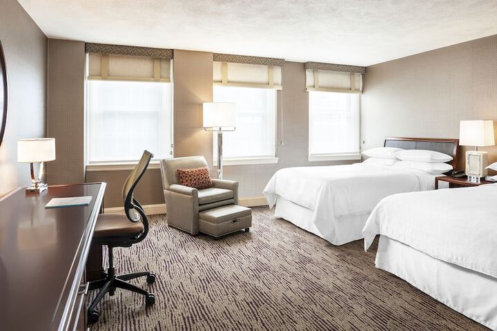 Sheraton Commander Hotel