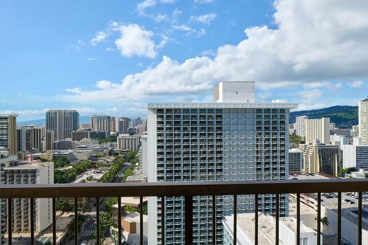Hyatt Regency Waikiki Beach Resort & Spa