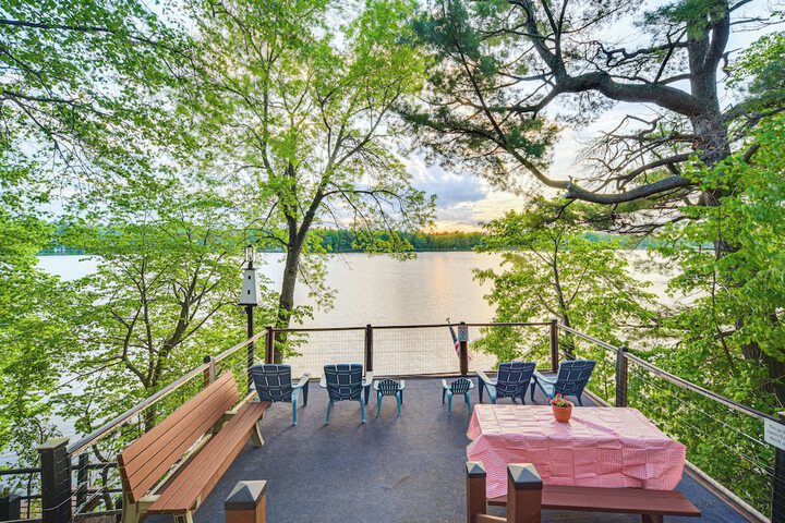 Lakefront Family Retreat w / Private Dock!