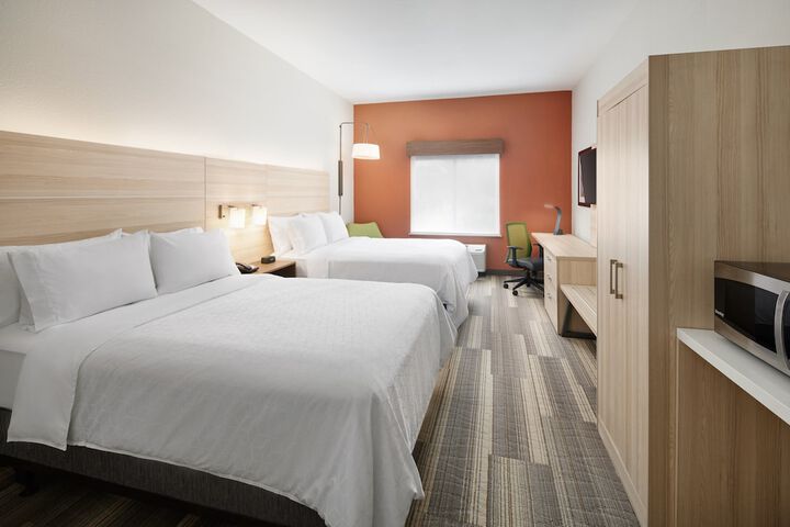 Room 9 of 32