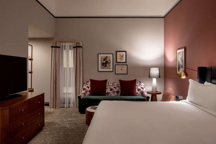 Room 27 of 72