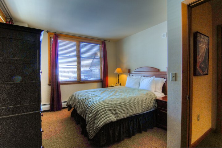 Zephyr Mountain Lodge
