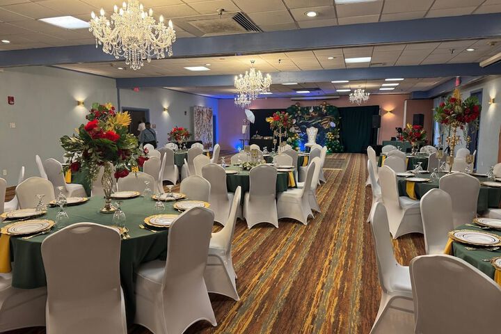 Ballroom/Hall 27 of 33