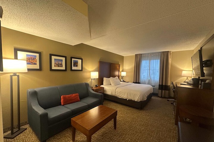 Wingate by Wyndham Pittsburgh / West Mifflin