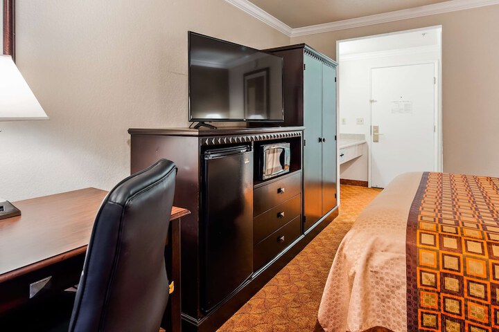 Lompoc Valley Inn and Suites