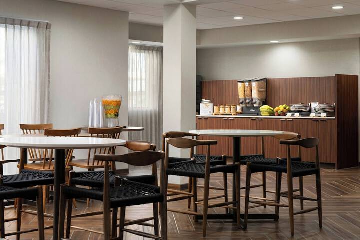 Fairfield Inn & Suites Newark Liberty International Airport
