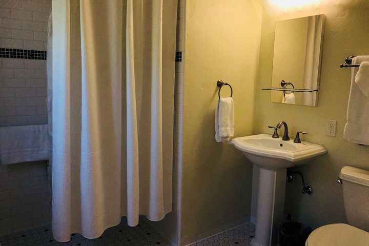 Room 8 of 32