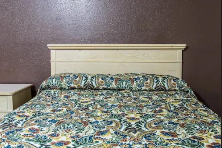 Room 11 of 21