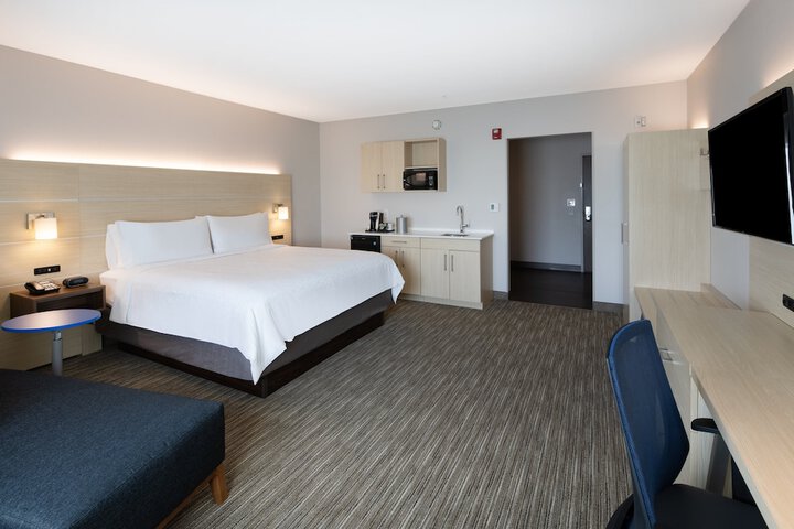 Room 15 of 40