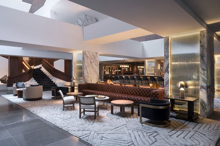 Hotel 2 of 101