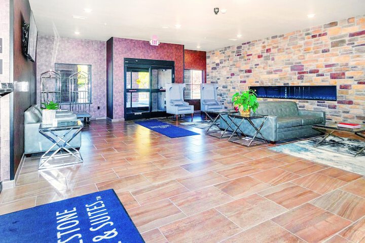 Cobblestone Hotel and Suites Janesville