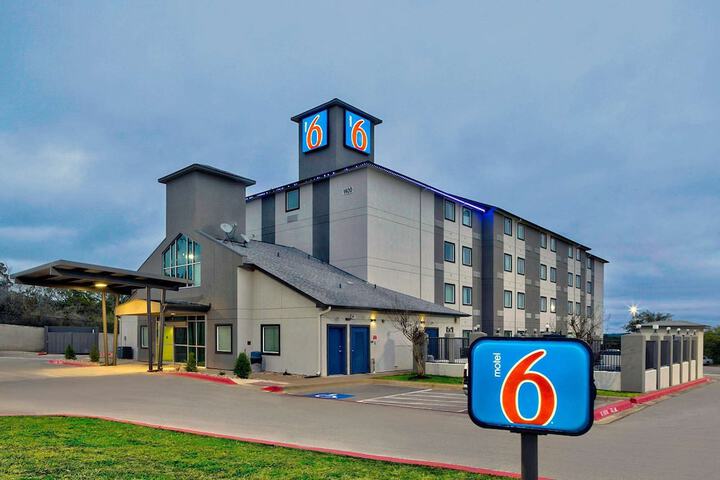 Motel 6 Marble Falls TX