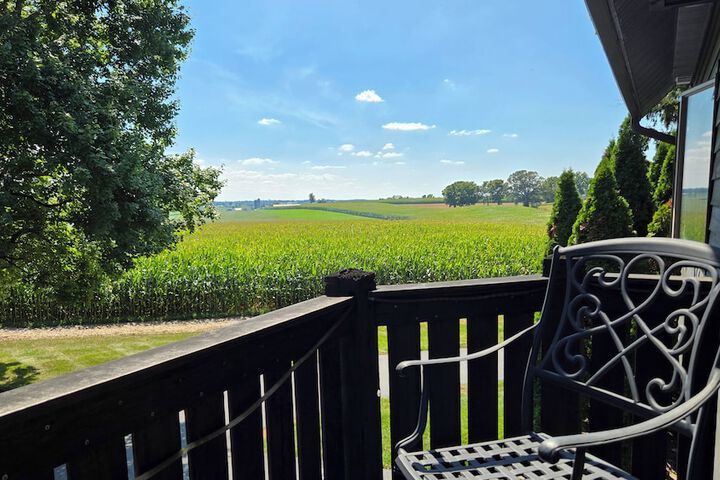 Twin Pine Manor Bed & Breakfast