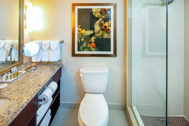 Room 10 of 28