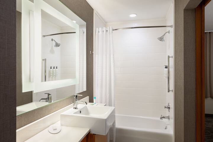 Room 14 of 25