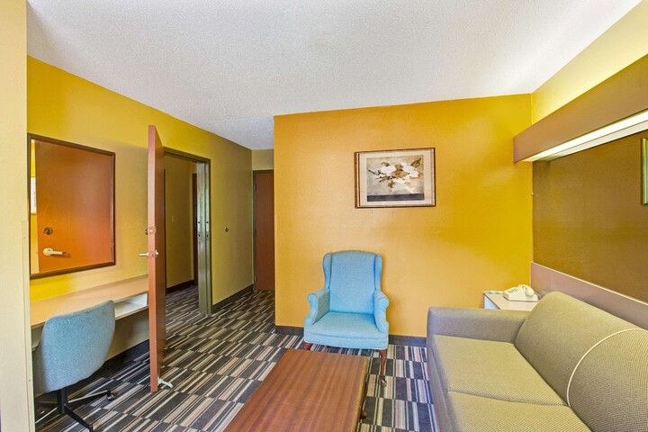 Room 10 of 20