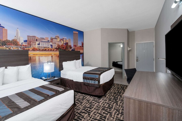 Room 15 of 28