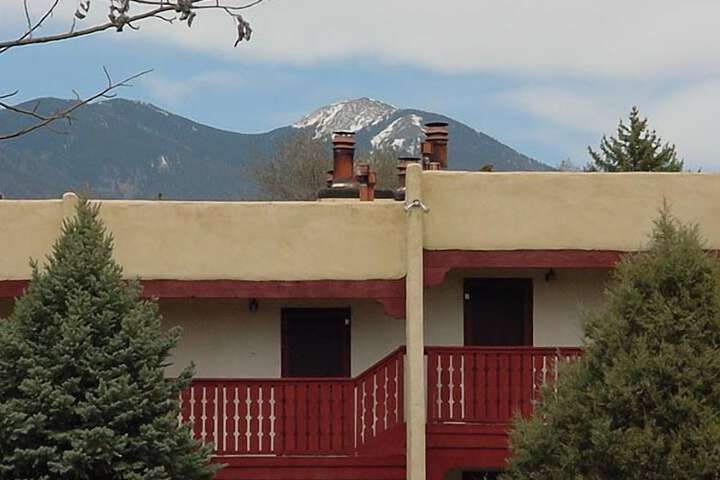 El Pueblo Lodge