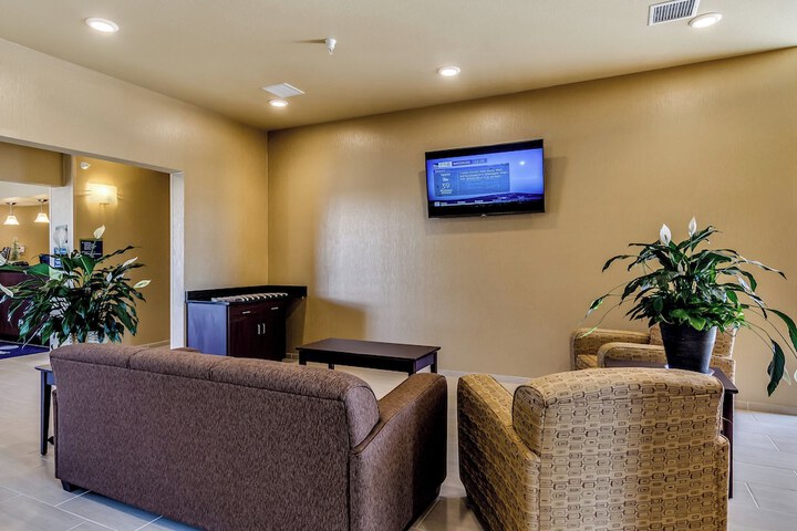 Cobblestone Inn & Suites - Waverly