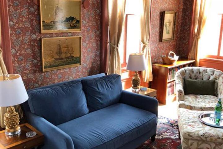 Elmwood 1820 Bed & Breakfast Inn