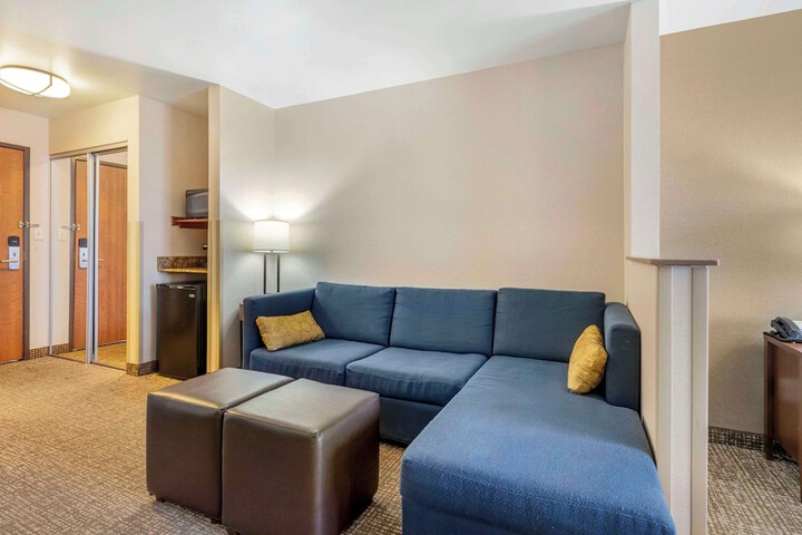 Comfort Inn & Suites Mitchell I-90