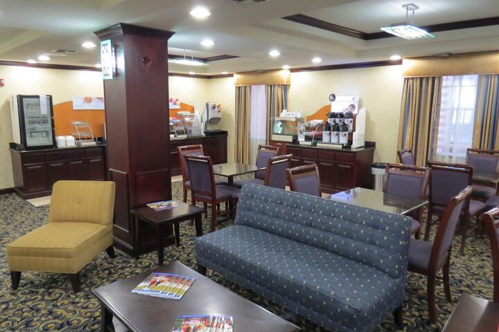Holiday Inn Express & Suites Pampa by IHG