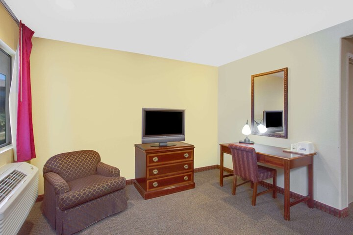 Room 17 of 26