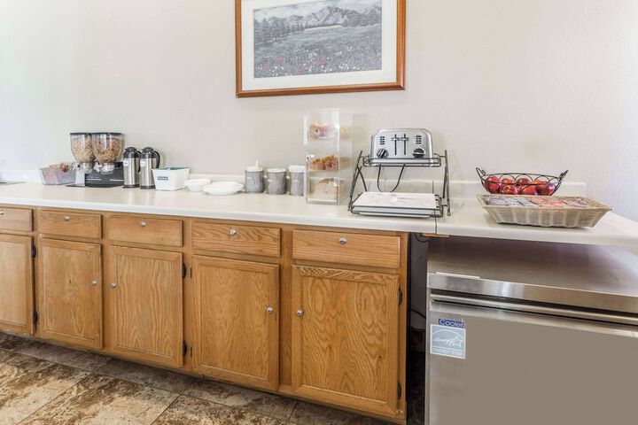 Breakfast/Coffee Service 29 of 30