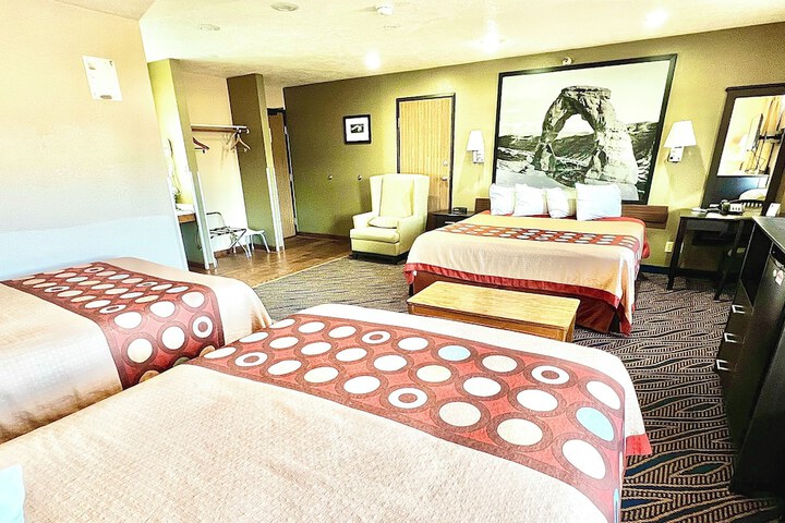 Room 13 of 30