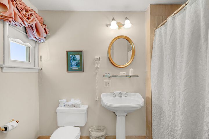 Room 104 of 191
