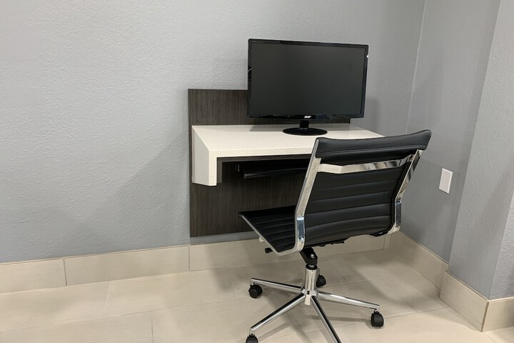 Business Center 42 of 45