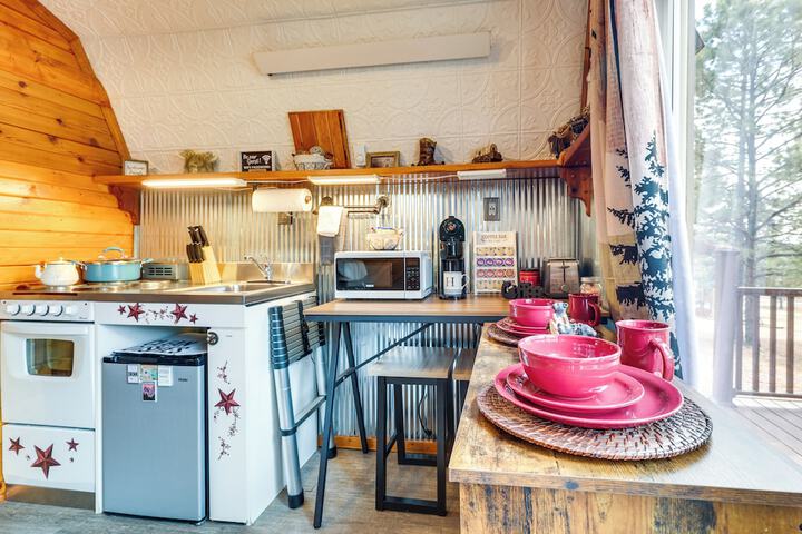 Tiny Cabin w / Outdoor Dining Area - Near Keystone!