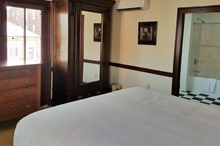 Room 18 of 33