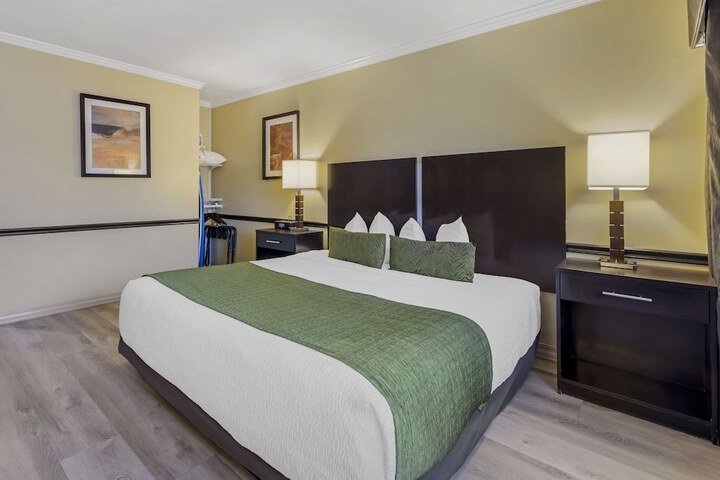 Room 16 of 34