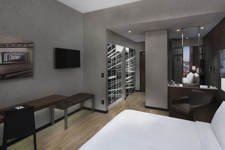 Room 16 of 37