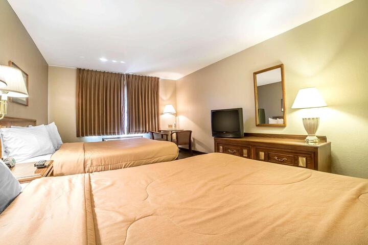 Econo Lodge Inn & Suites