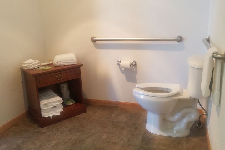 Room 8 of 18