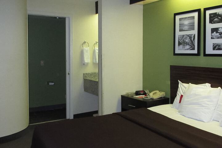 Room 9 of 10