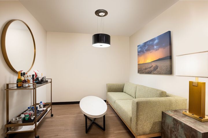 Room 33 of 63