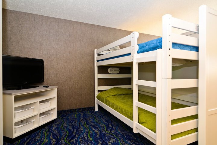 Room 16 of 36